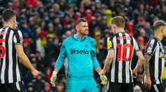 Bravúrny Dúbravka zneškodnil jedenástku Salahovi, Newcastle však Liverpoolu podľahol