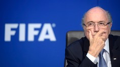 Šéfa FIFA Blattera dočasne suspendovali