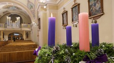 Bohoslužby cez advent zakázali. Predstaviteľom cirkví sa to nepáči, zhoda nie je ani v koalícii