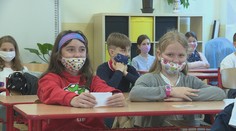 Školy majú pred sebou rok, aký ešte nezažili. Rodičia už teraz odmietajú rúška