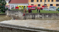 V Česku na Sázave sa prevrátil raft s deťmi. Muž, ktorý im plával na pomoc, zomrel
