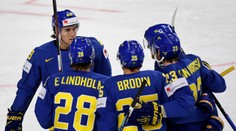 VIDEO: Lotyši držali v našej skupine so Švédskom krok, favorit však nezaváhal