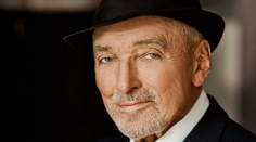 Karel Gott z nemocničného lôžka. Povedal, ako sa cíti po operácii