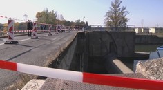 Obyvatelia Strážskeho sa dočkali. Časť zrúteného mosta opravia a dočasne premostia