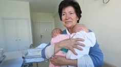 Dvojičky porodila ako 64-ročná. Španielke ich teraz odobrali súdy