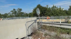 Most, ktorý rozdeľuje Sereď, začali rekonštruovať. Prvé autá by mohli po ňom prejsť na budúci rok