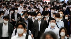 Japonsko chce s očkovaním proti koronavírusu začať v prvej polovici roku 2021