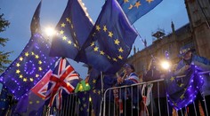 Britský premiér Johnson možno požiada o odklad brexitu