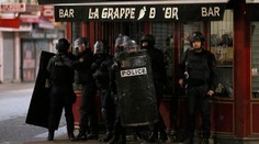 Vo Francúzsku bude výnimočný stav trvať až tri mesiace