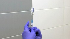 Vakcinácia prináša aj nepríjemné obmedzenia. Zaočkovaní Rusi musia vydržať 42 dní bez alkoholu