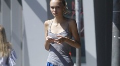 Na dcéru slávneho herca je žalostný pohľad. Stráca sa pred očami