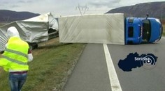 VIDEO: Na Soroške takmer lietali kamióny vzduchom