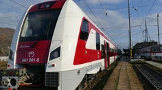 Na východe mali premávať nové vlaky, skončili v Nových Zámkoch. ZSSK to vysvetľuje nedostatočnou infraštruktúrou