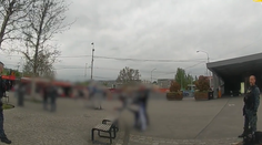 V Bratislave útočil nožom za bieleho dňa. V ohrození bola aj matka a jej tri deti