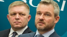 Po 20 rokoch sa Smer začína štiepiť. V strane sa formujú dve krídla