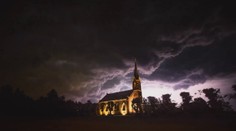 Útočia bez varovania a zabíjať vedia na počkanie. Ktoré blesky sú najnebezpečnejšie?