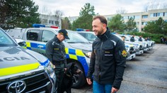 Štedré vianočné odmeny policajtom aj zamestnancom ministra Šutaja Eštoka. Sú známe sumy
