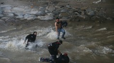 VIDEO: Policajt zhodil z mosta tínedžera pri násilných protestoch v Čile