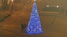 Hanba týmto vysokoškolákom. Z nudy ničili vianočnú výzdobu v Trnave