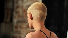 Hviezda Twilightu poriadne šokovala. Vyholila si hlavu