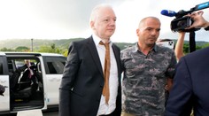 Julian Assange sa priznal k sprisahaniu. Namiesto väzenia však ide na slobodu