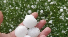 Okolím Košíc sa prehnala búrka, padali aj päťcentimetrové krúpy