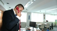 Na čo je novému ministrovi Pellegrinimu veľké červené slúchadlo?