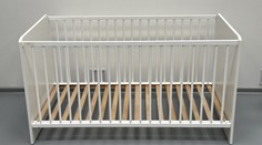 Postieľka, v ktorej sa dieťa môže zraniť. SOI upozorňuje na nebezpečný výrobok