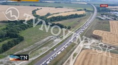 Šoféri, ktorí sa len tesne vyhli hromadnej nehode na D1. Z ich spovede mrazí