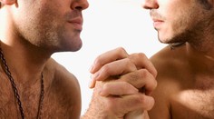 Kancelárka Merkelová zjemňuje svoj odpor voči sobášom gejov a lesieb