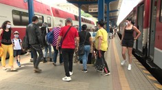 Absolventi môžu počas leta zabudnúť na vlaky zadarmo. Zostáva im len kúpiť si lístok