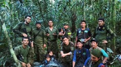 Štyri deti, ktoré pred 40 dňami prežili haváriu lietadla, sa v kolumbijskej Amazónii našli živé