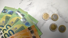 Menej práce, vyššie ceny, pomalý rast platov. Takto vyzerá najbližšia budúcnosť na Slovensku podľa NBS