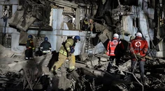Rusi útočili na Záporožie. Raketa zasiahla bytovku, o život prišli traja ľudia