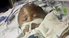 VIDEO: Polícia pri naháňaní zločinca strelila do hlavy ročného chlapčeka. Bojuje o život