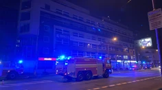 Autentické video z Prievozskej: Hasič po explózii padol na zem. Poklopy tam lietali až do dvojmetrovej výšky