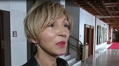 Poslankyňa vysvetľuje návrh zákona. To by ste mali vidieť