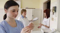 Zdravotným sestrám zvýšia platy. Peniaze nepôjdu len na personál