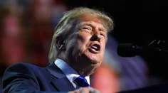 Trump vyzval Ukrajinu, aby prestala útočiť na ruské naftové zariadenia