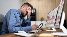 Americké akciové trhy sa prepadli, clá zasiahnu aj Slovensko. Odborník priblížil detaily