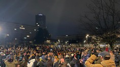 VIDEO: Proti krokom Ficovej vlády demonštrovali v Bratislave tisíce ľudí