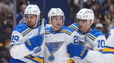 VIDEO: Florida prvýkrát v sezóne zakopla. V drese St. Louis zažiaril nováčik Snuggerud