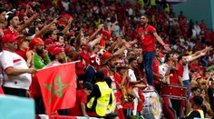 Jedna fľaša s vodou. FIFA po ráznej kritike na majstrovstvách sveta zjemňuje pravidlá pre fanúšikov