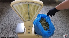 Civilný zamestnanec Akadémie Policajného zboru mal predávať drogy