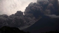 Počet obetí výbuchu sopky v Guatemale stúpol na 38