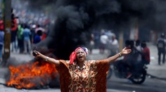 Na Haiti pri prezidentskom paláci to vrie, ľudia protestujú proti korupcii