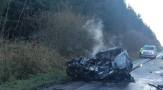 Tragická dopravná nehoda pri Žiline: Auto začalo po zrážke horieť, jedna žena zomrela