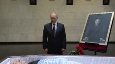 FOTOGRAFIE TÝŽDŇA: Tiger na východe Slovenska, Putin nad rakvou Gorbačova či snímka Fantómovej galaxie