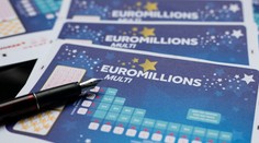 V lotérii EuroMillions padol rozprávkový jackpot.  Španiel sa teší z druhej najvyššej výhry v histórii