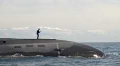 VIDEO: Poliaci ukázali svoju námornú silu. Ľudí však zaujal tancujúci námorník na ponorke